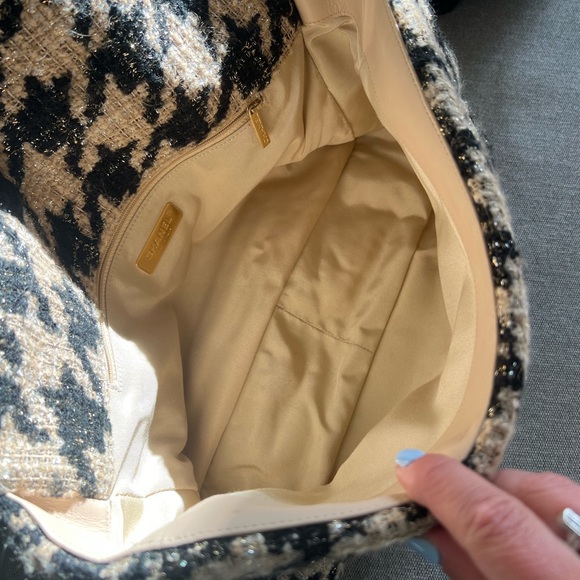 Chanel Tweed Maxi 19” Handbag - Rare Color! - Picture 11 of 12